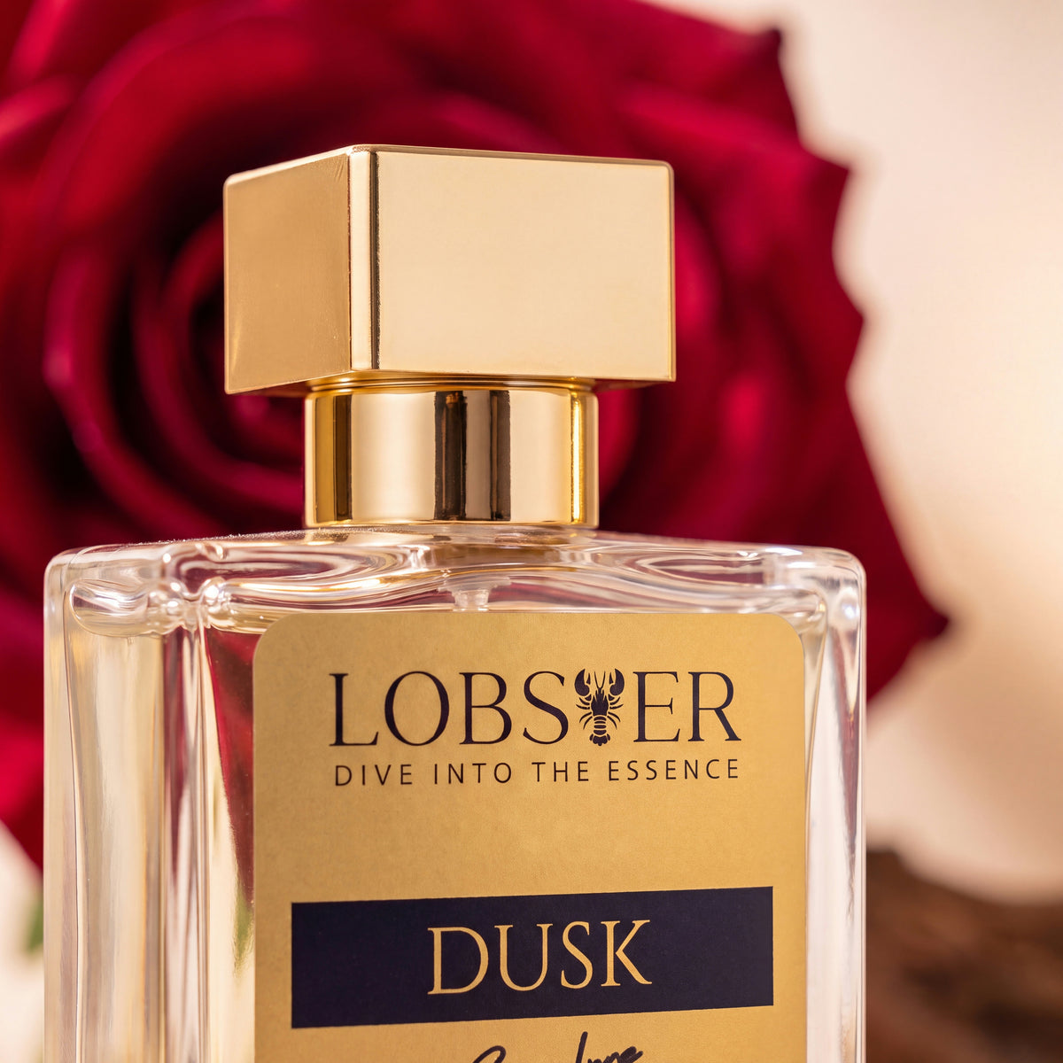 Dusk gold cap and label, close-up